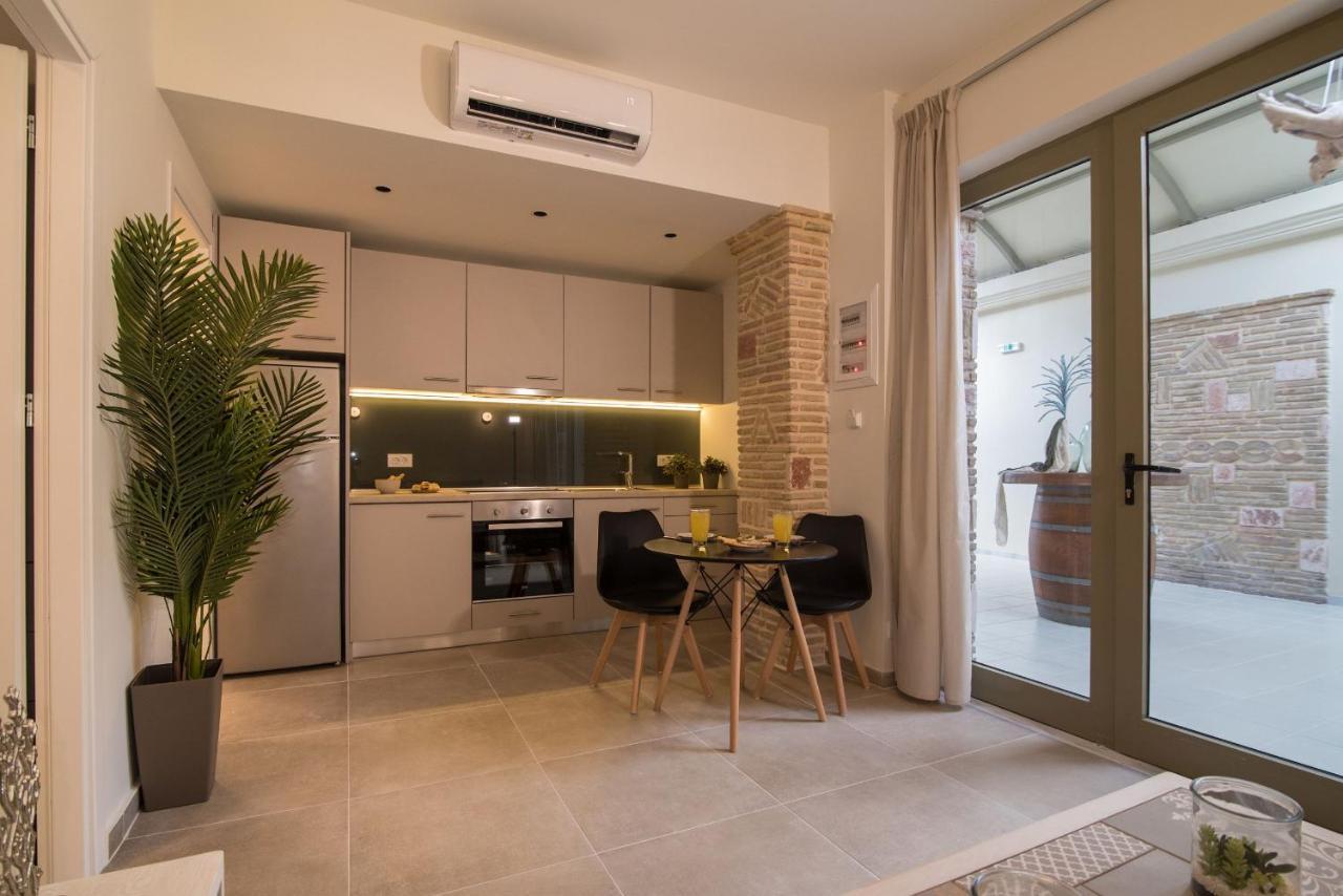 Lodge Modern Apartments, In Kalamaki Centre Екстер'єр фото