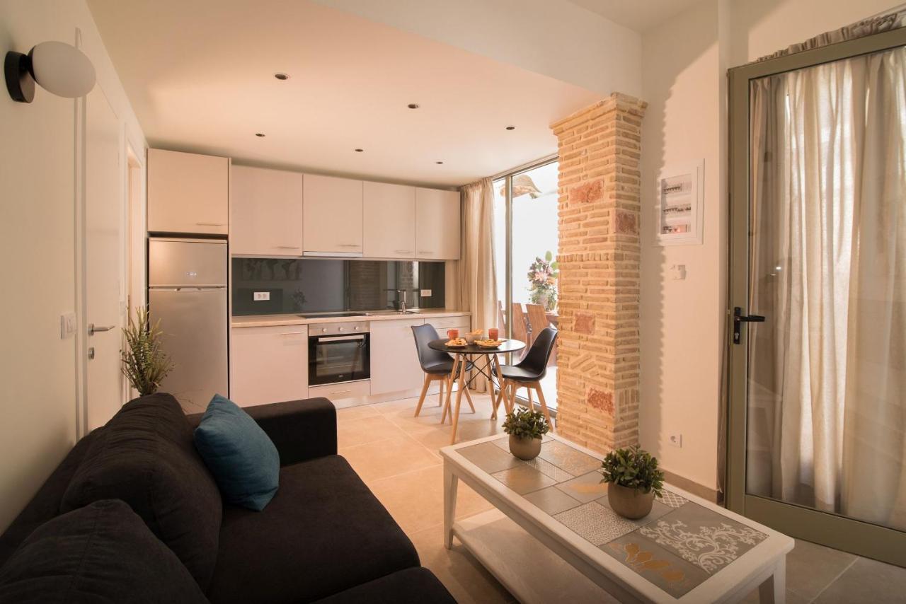 Lodge Modern Apartments, In Kalamaki Centre Екстер'єр фото