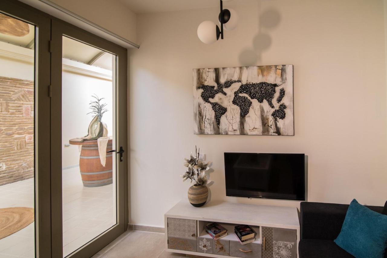 Lodge Modern Apartments, In Kalamaki Centre Екстер'єр фото