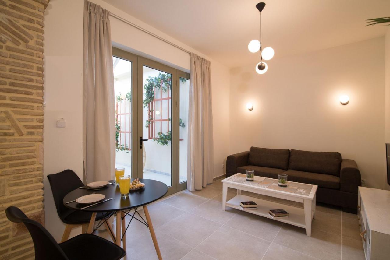 Lodge Modern Apartments, In Kalamaki Centre Екстер'єр фото