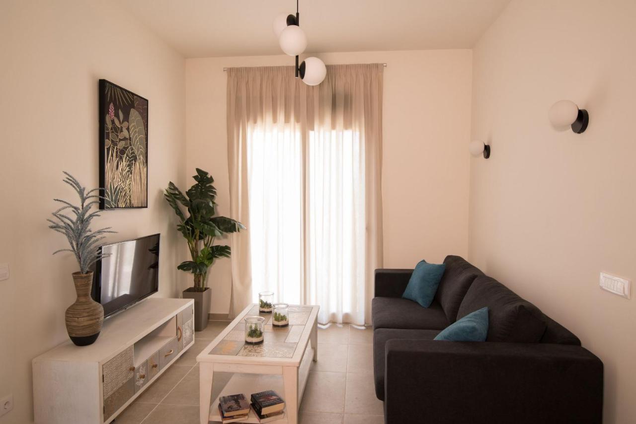 Lodge Modern Apartments, In Kalamaki Centre Екстер'єр фото